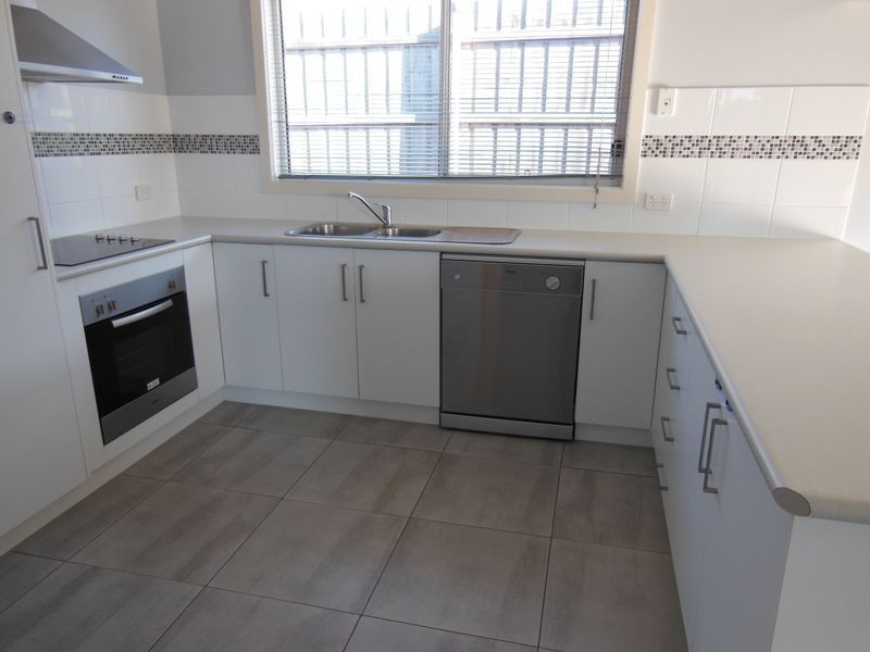 24 Albatross Road, Lakes Entrance VIC 3909