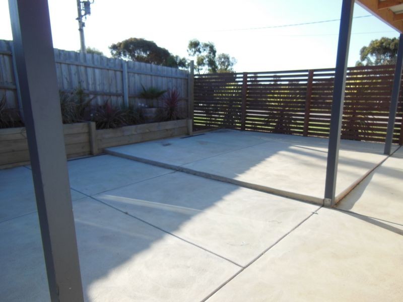 24 Albatross Road, Lakes Entrance VIC 3909