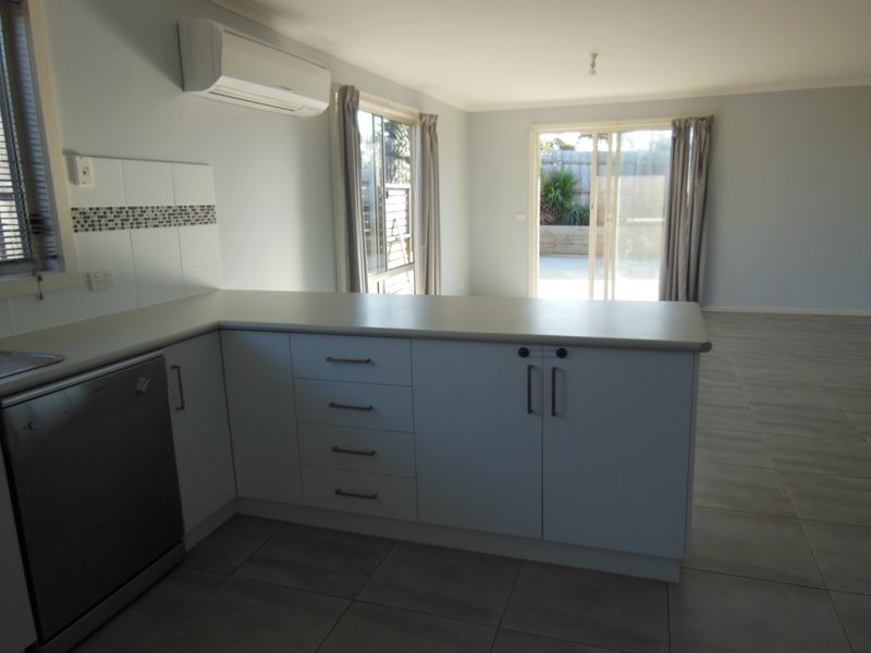 24 Albatross Road, Lakes Entrance VIC 3909