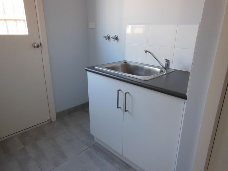 24 Albatross Road, Lakes Entrance VIC 3909