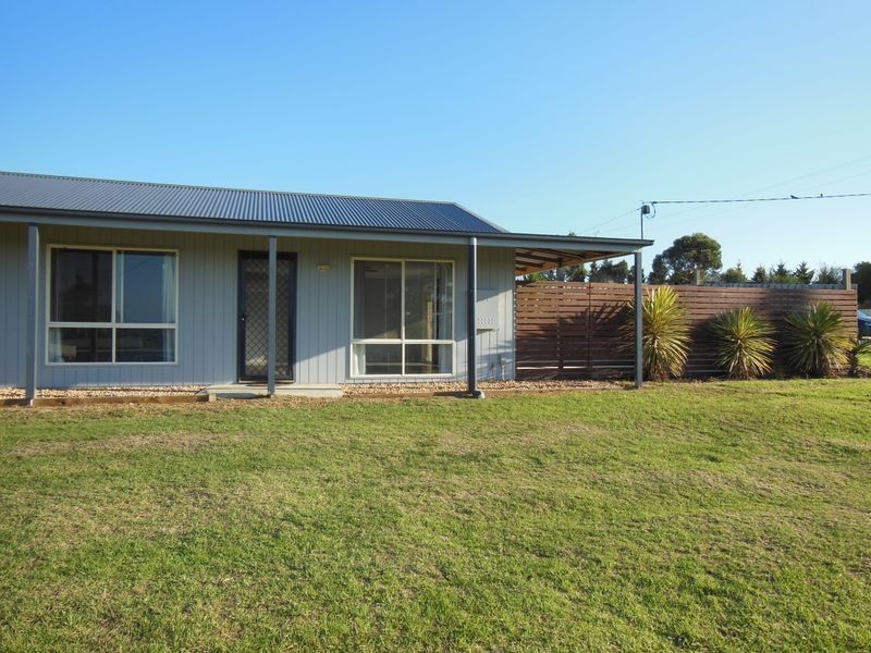 24 Albatross Road, Lakes Entrance VIC 3909