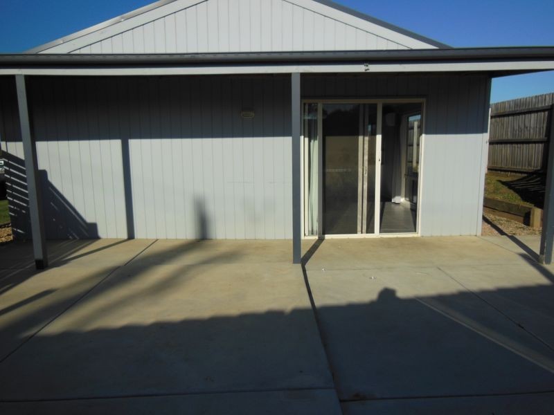 24 Albatross Road, Lakes Entrance VIC 3909