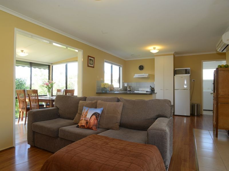 25 Albatross Road, Lakes Entrance VIC 3909