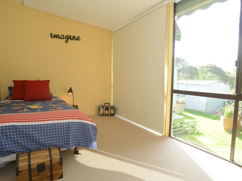 25 Albatross Road, Lakes Entrance VIC 3909