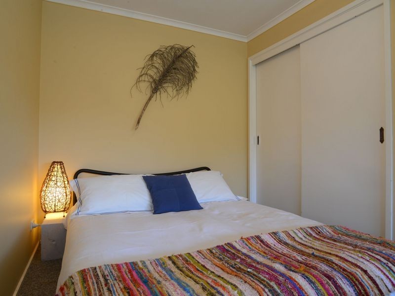 25 Albatross Road, Lakes Entrance VIC 3909