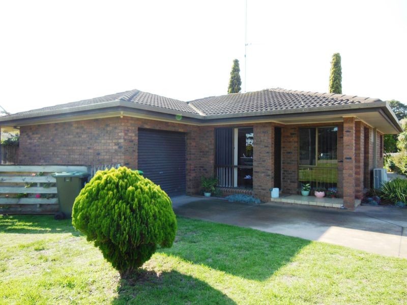Unit 1/87 Roadknight Street, Lakes Entrance VIC 3909