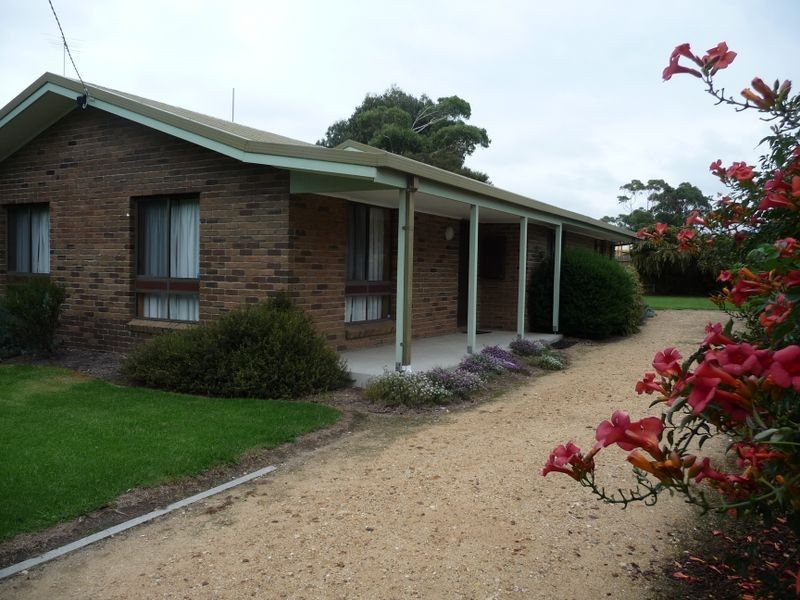 29 Merrangbaur Street, Lakes Entrance VIC 3909