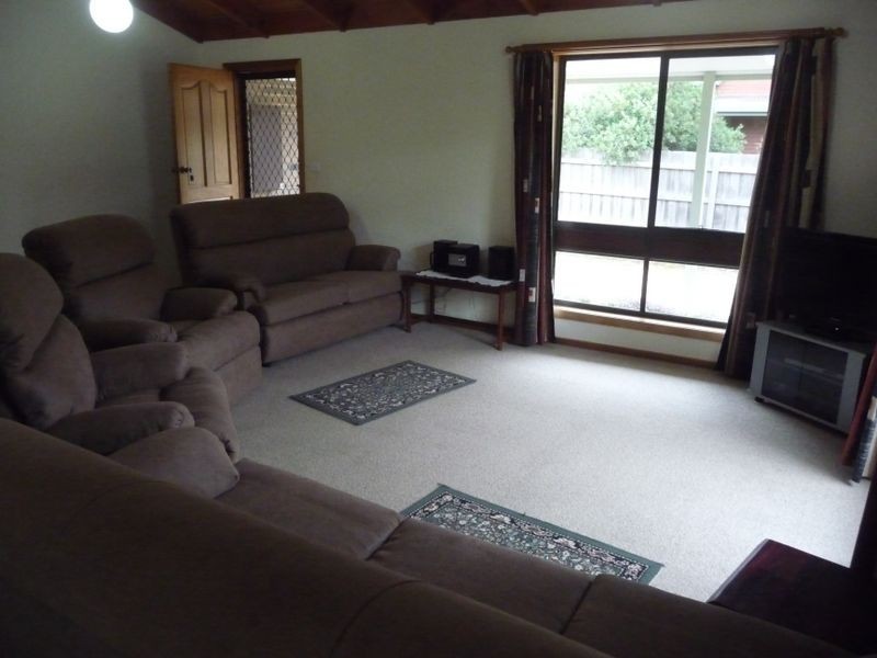 29 Merrangbaur Street, Lakes Entrance VIC 3909