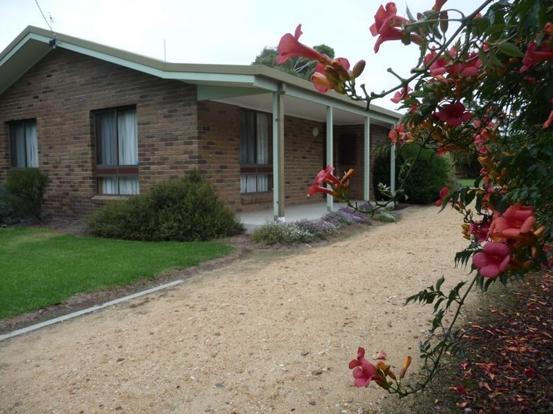 29 Merrangbaur Street, Lakes Entrance VIC 3909