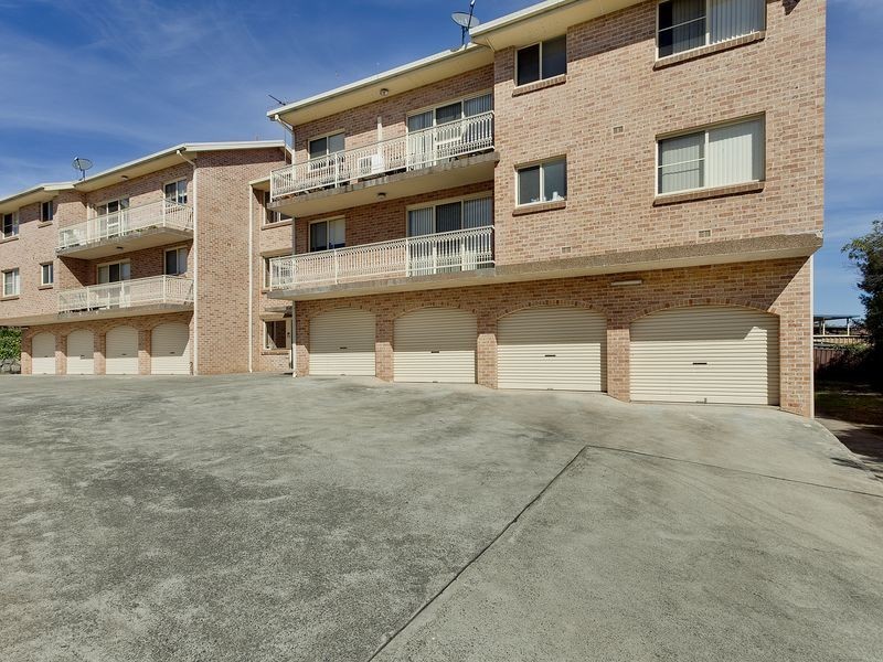 2/21 Gilchrist Drive, Campbelltown NSW 2560