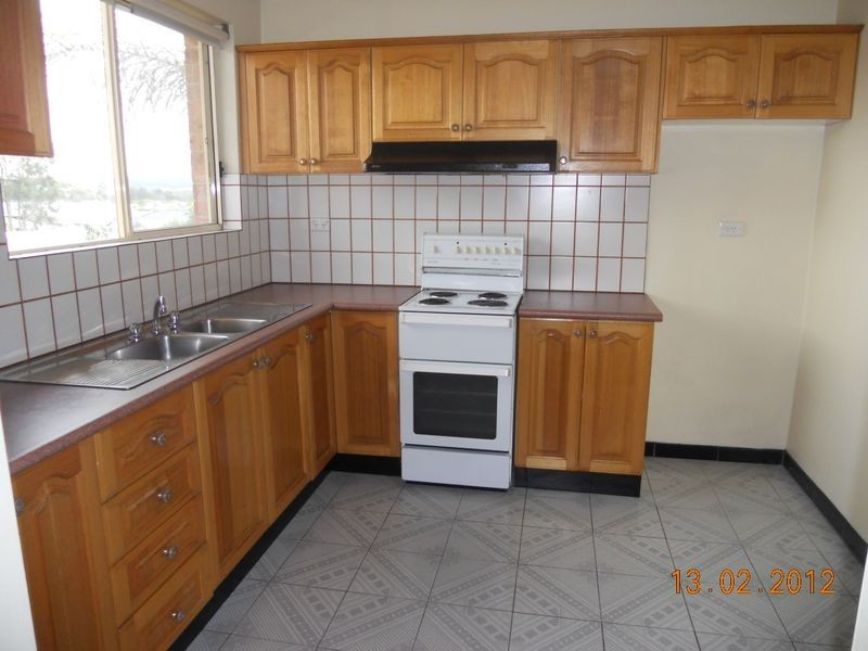 2/21 Gilchrist Drive, Campbelltown NSW 2560