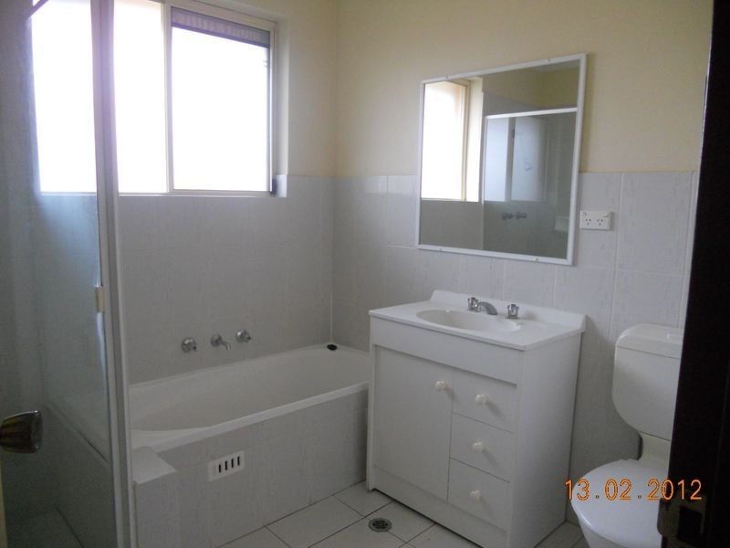 2/21 Gilchrist Drive, Campbelltown NSW 2560