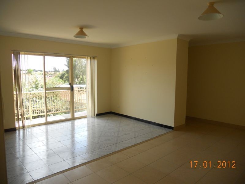 2/21 Gilchrist Drive, Campbelltown NSW 2560