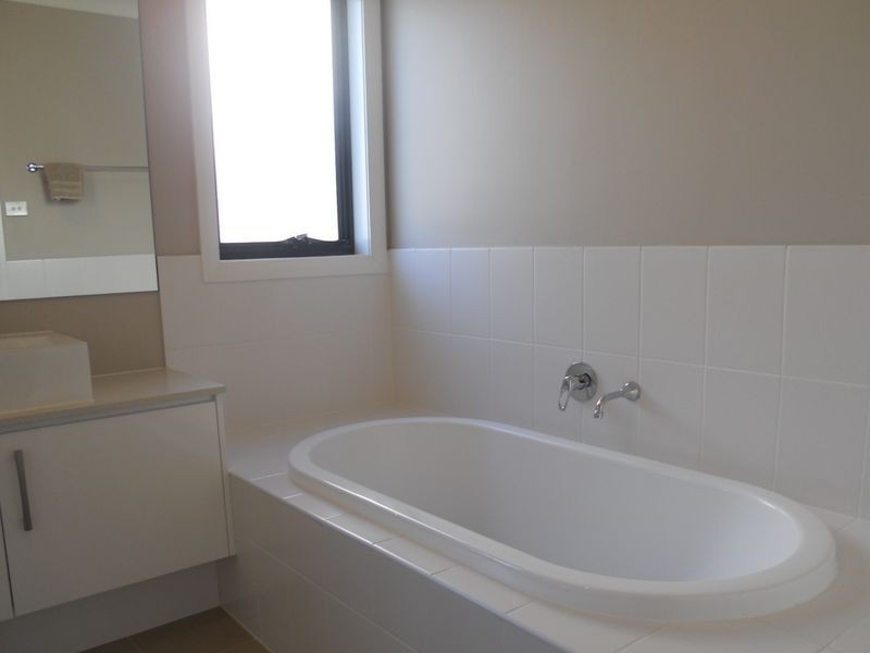 3 Neil Place, Oran Park NSW 2570