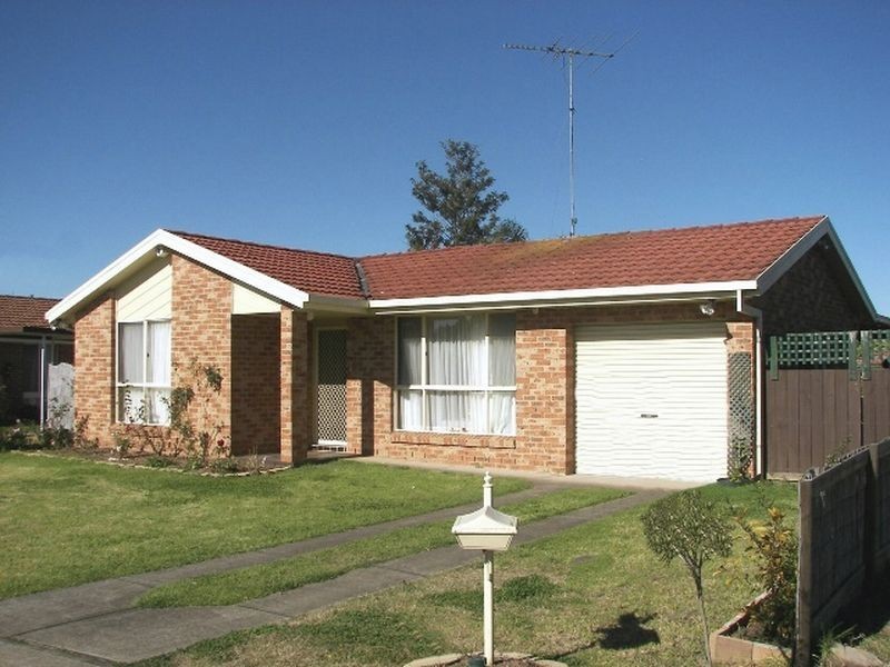 5 REYNALDO PLACE, Rosemeadow NSW 2560