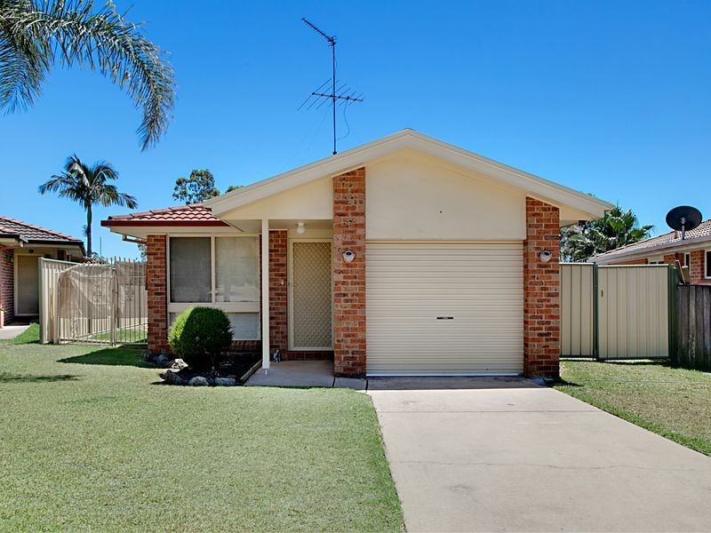 12 Briggs Place, St Helens Park NSW 2560