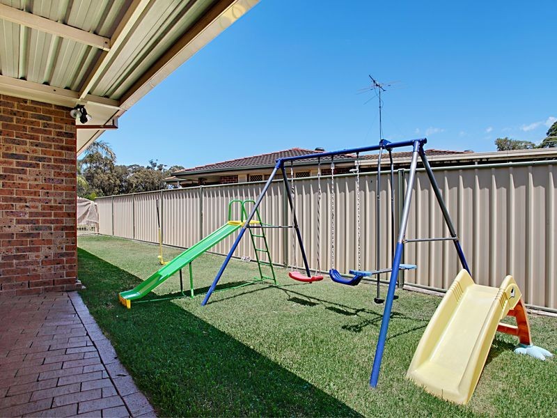 12 Briggs Place, St Helens Park NSW 2560