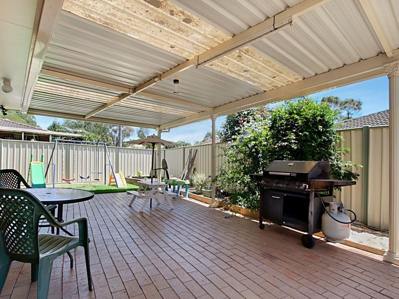 12 Briggs Place, St Helens Park NSW 2560