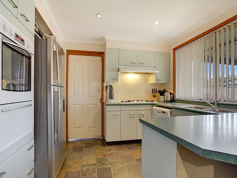 4 Severn Place, Kearns NSW 2558