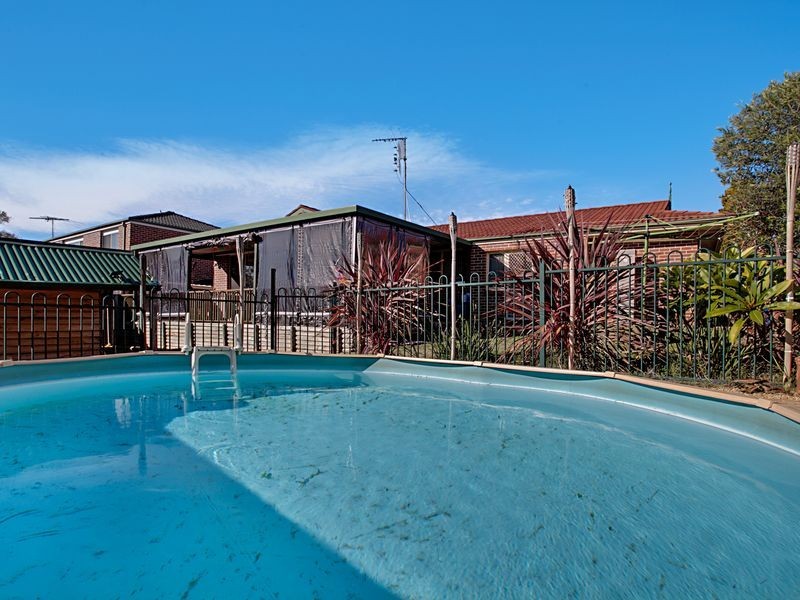 4 Severn Place, Kearns NSW 2558