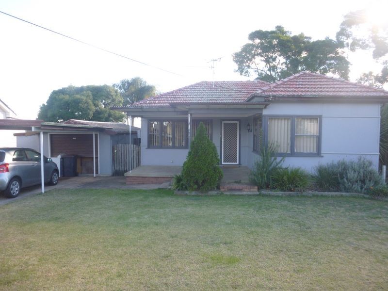 8 Ettlesdale Rd, Elderslie NSW 2570