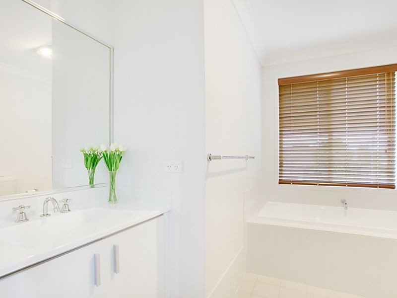 33 Minorca Circuit, Spring Farm NSW 2570