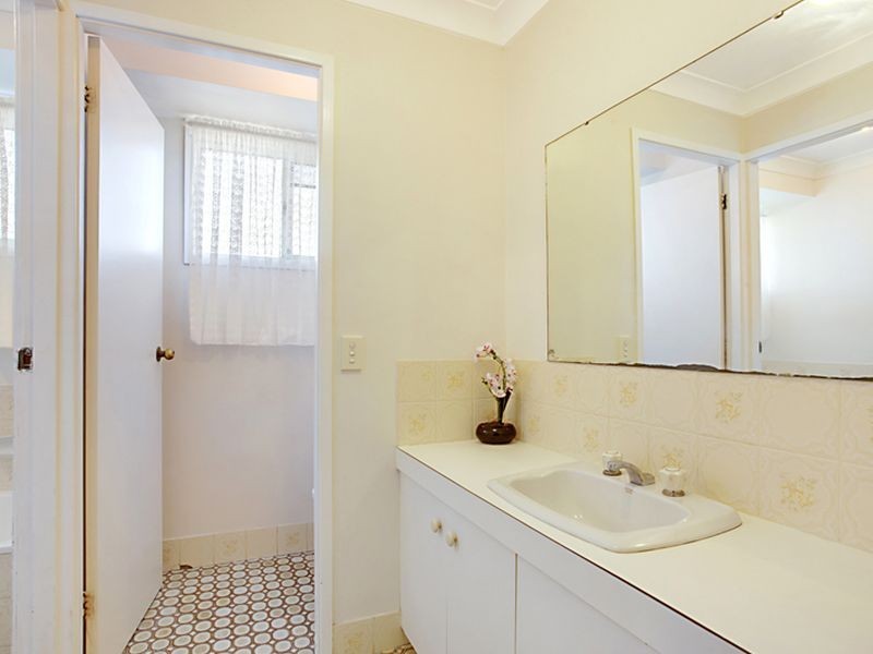 4 College Road, Campbelltown NSW 2560