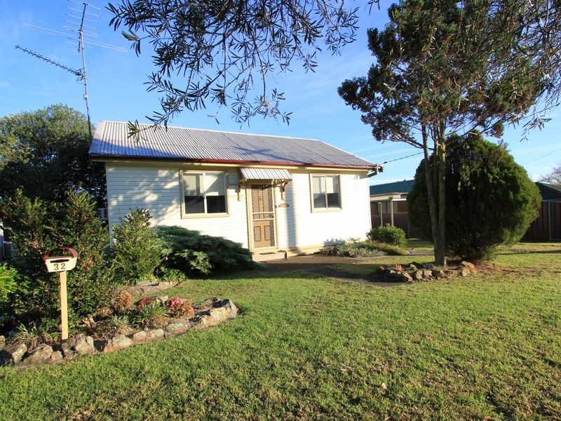 32 South Vanderville Street, The Oaks NSW 2570