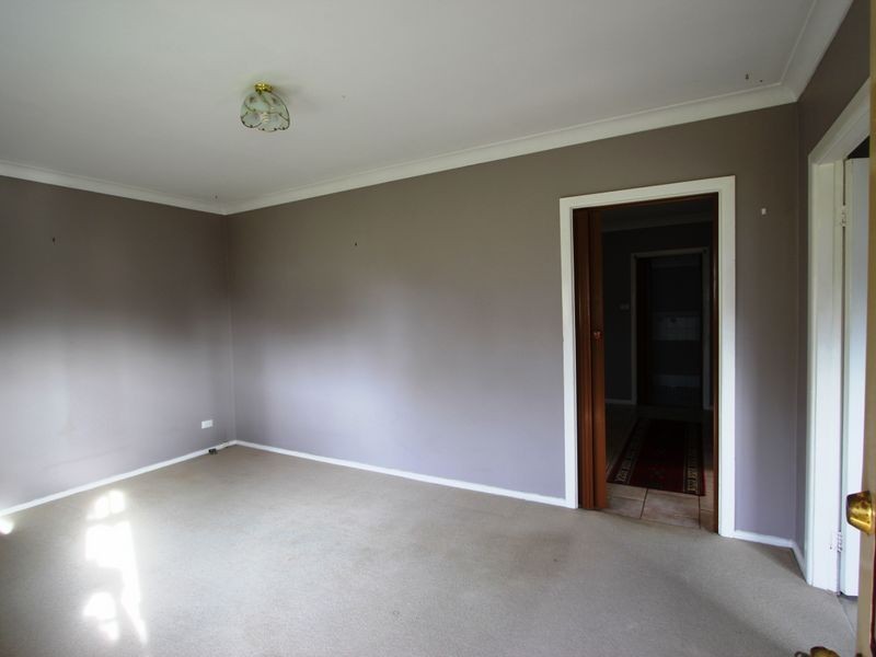 32 South Vanderville Street, The Oaks NSW 2570