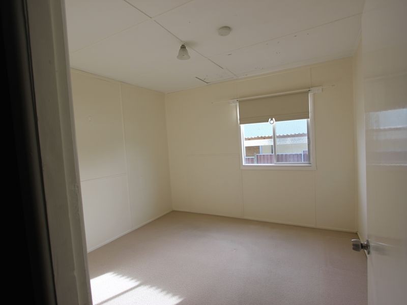 32 South Vanderville Street, The Oaks NSW 2570