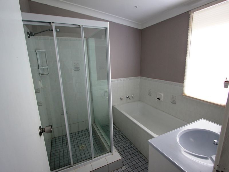 32 South Vanderville Street, The Oaks NSW 2570