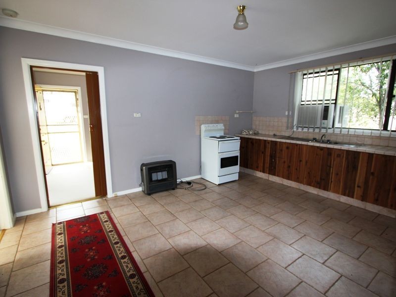 32 South Vanderville Street, The Oaks NSW 2570