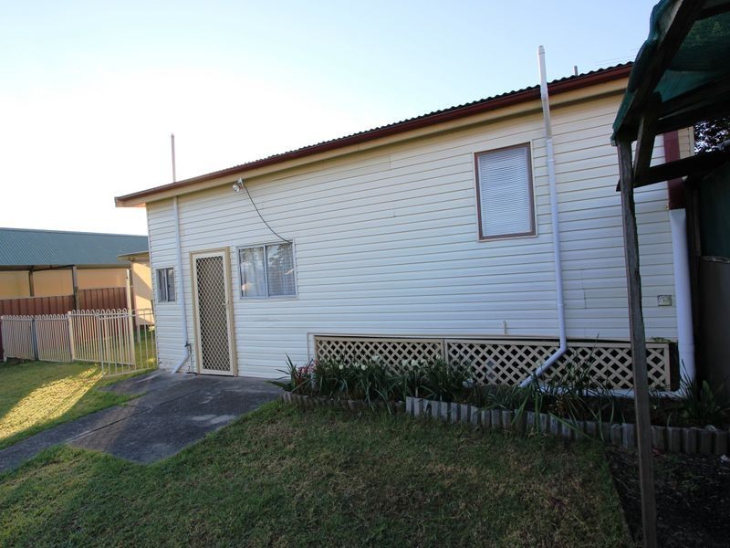 32 South Vanderville Street, The Oaks NSW 2570