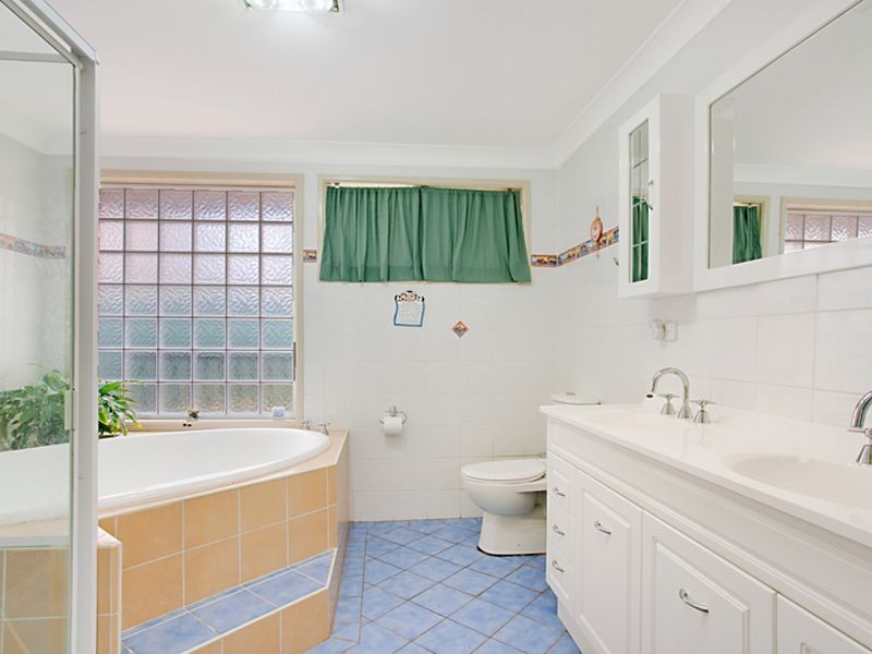 19 Greenaway Avenue, Camden South NSW 2570