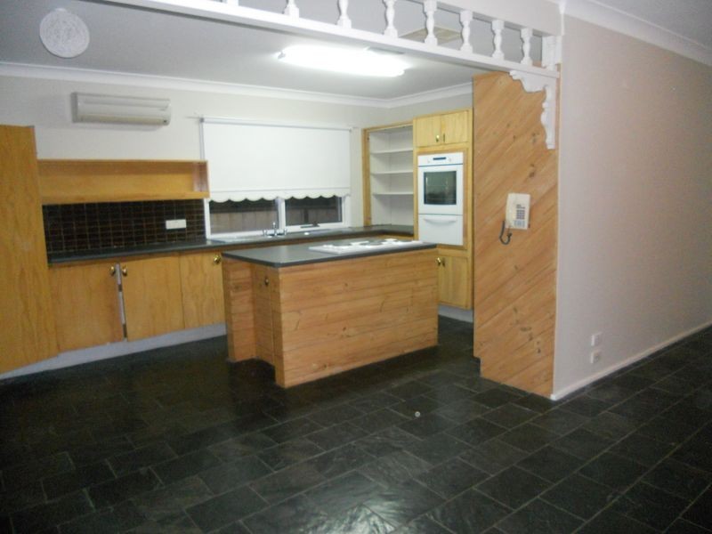 27 Thompson Place, Camden South NSW 2570