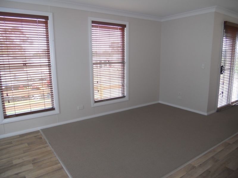 22 Russell Street, The Oaks NSW 2570