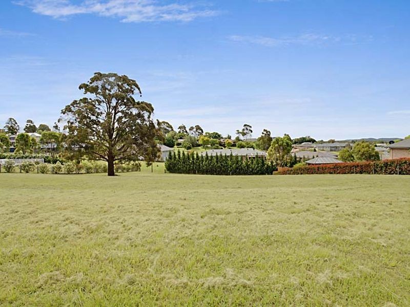 60 The Old Oaks Road, Grasmere NSW 2570