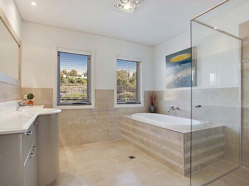 62 The Old Oaks Road, Grasmere NSW 2570