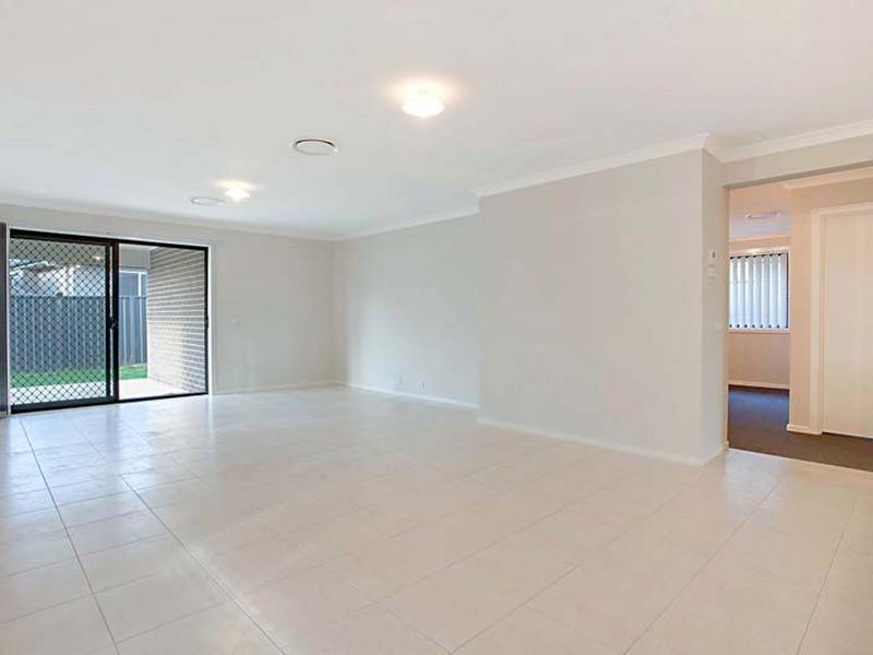 5 Rosella Cct, Gregory Hills NSW 2557