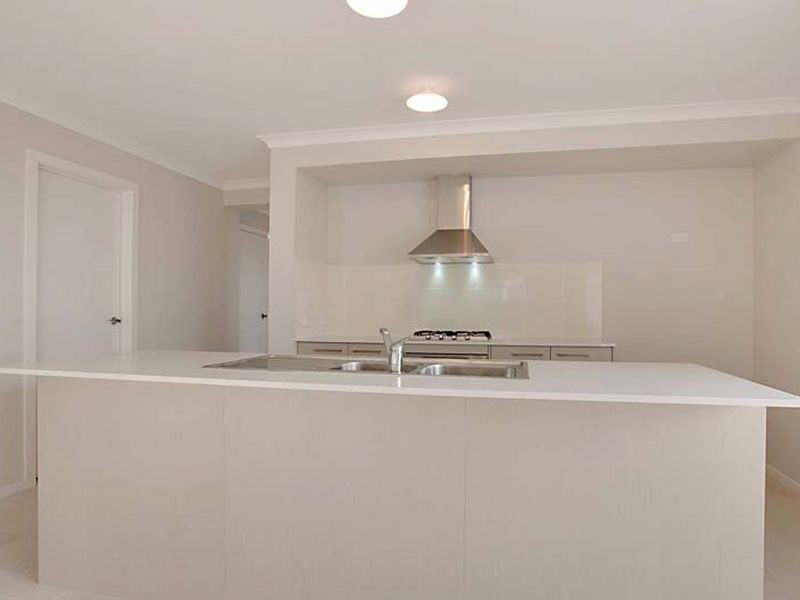 5 Rosella Cct, Gregory Hills NSW 2557