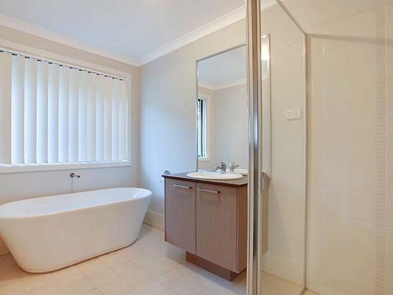 5 Rosella Cct, Gregory Hills NSW 2557