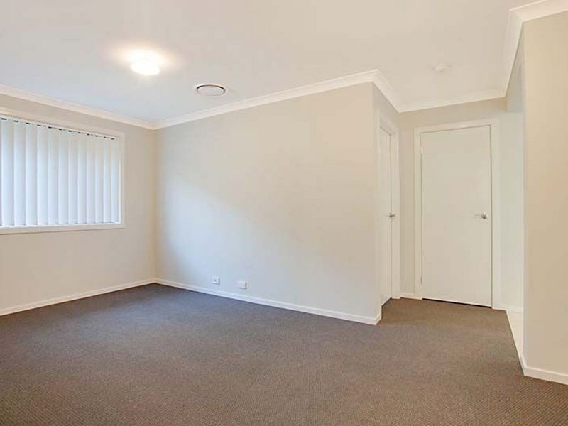 5 Rosella Cct, Gregory Hills NSW 2557