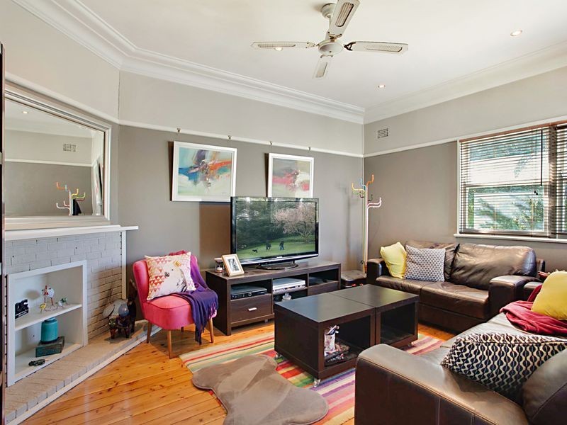 3 Hilltop Crescent, Campbelltown NSW 2560