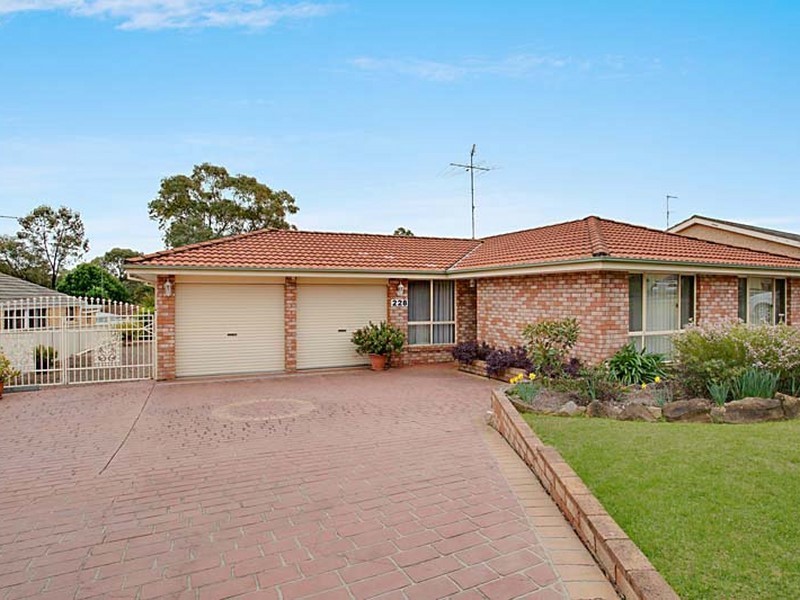 228 Welling Drive, Mount Annan NSW 2567