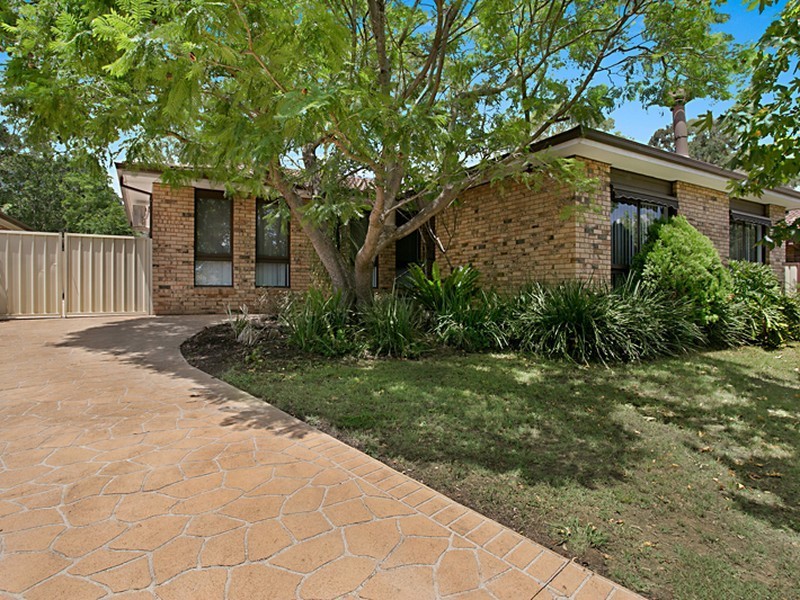 27 Thompson Place, Camden South NSW 2570