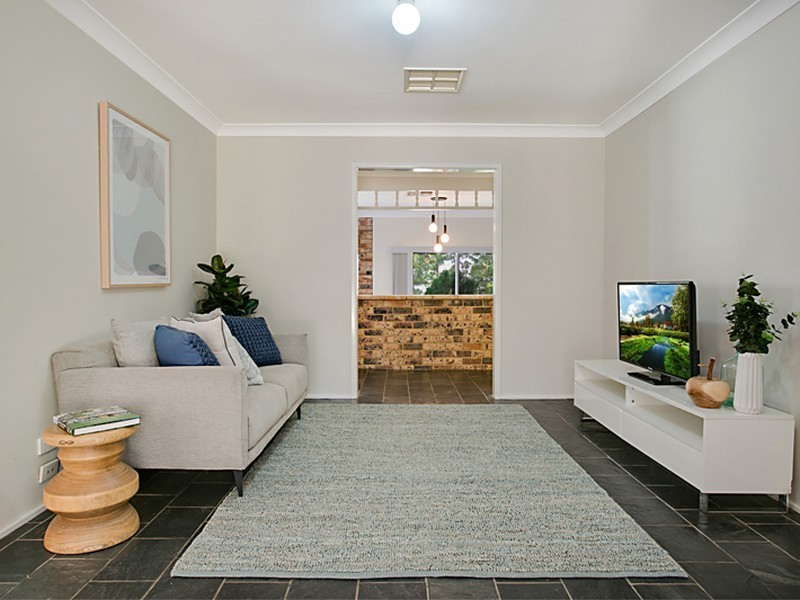 27 Thompson Place, Camden South NSW 2570