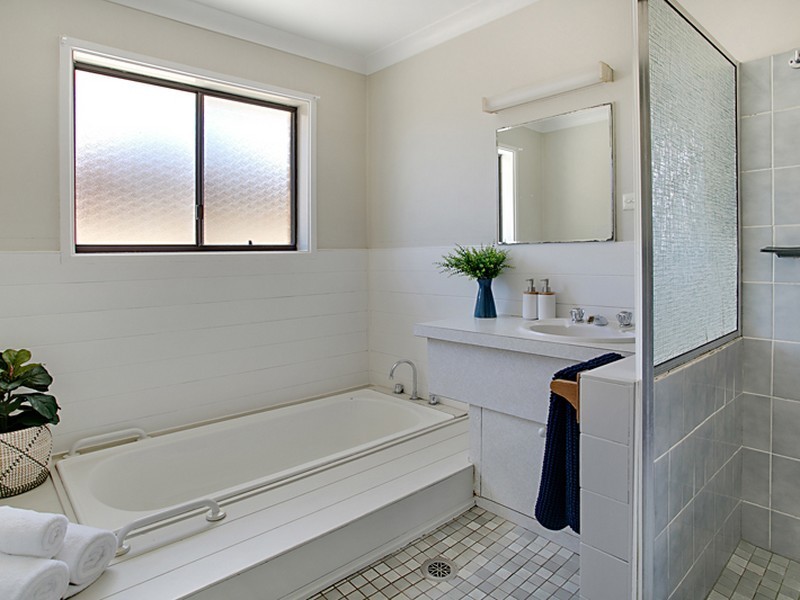 27 Thompson Place, Camden South NSW 2570