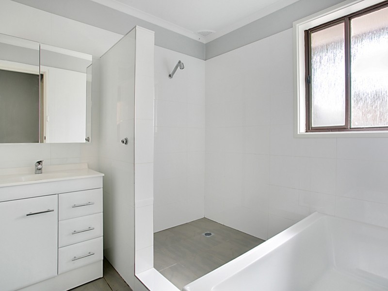 8 Wentworth Drive, Camden South NSW 2570