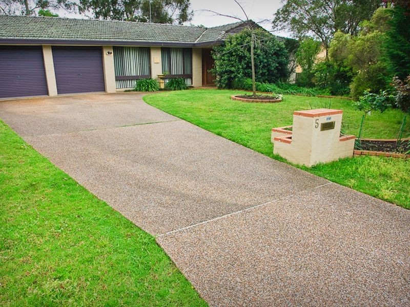 5 English Avenue, Camden South NSW 2570