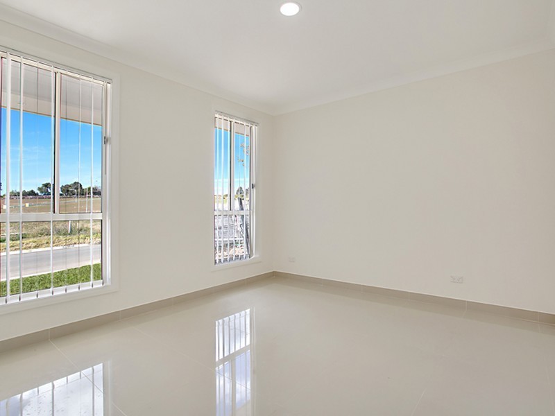 18 Parrott Street, Elderslie NSW 2570